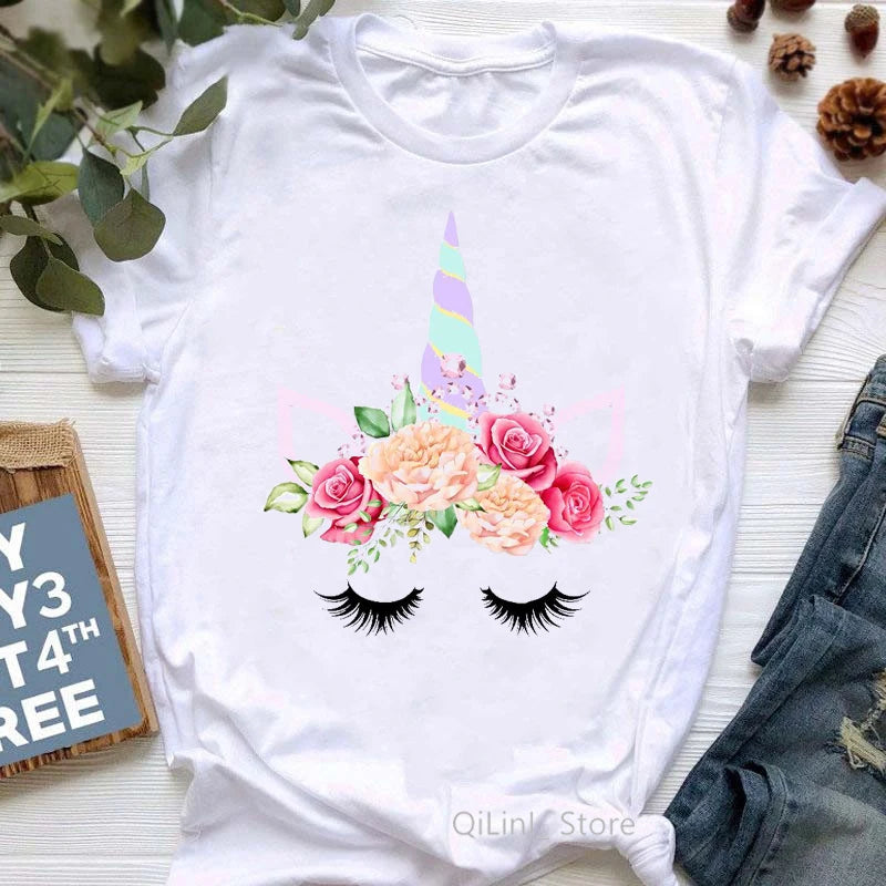Dein verspieltes Einhorn T-Shirt mit