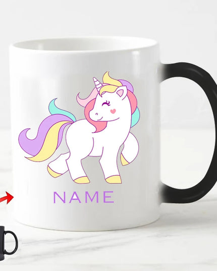 Personalisierte Einhorn Zaubertasse, die ihre Farbe ändert, wenn ein heißes Getränk eingefüllt wird, mit einem magischen Einhorn-Design.
