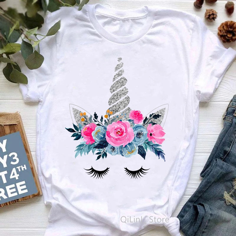 Dein süßes Einhorn T-Shirt mit Blumen-Print