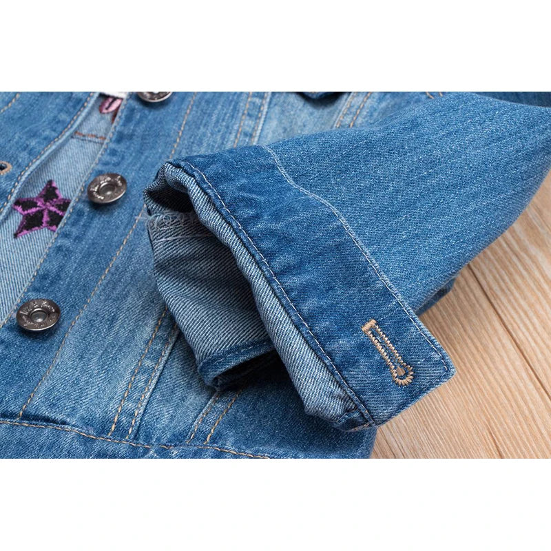 Deine coole Einhorn Jacke im Denim-Look!