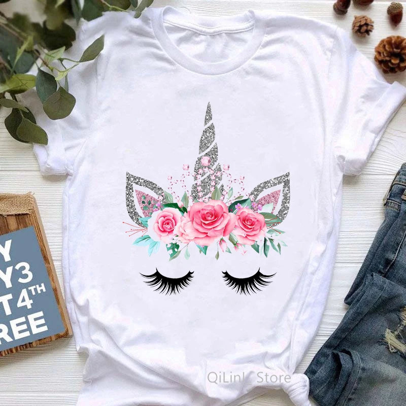 Dein süßes Einhorn T-Shirt mit Blumen-Print