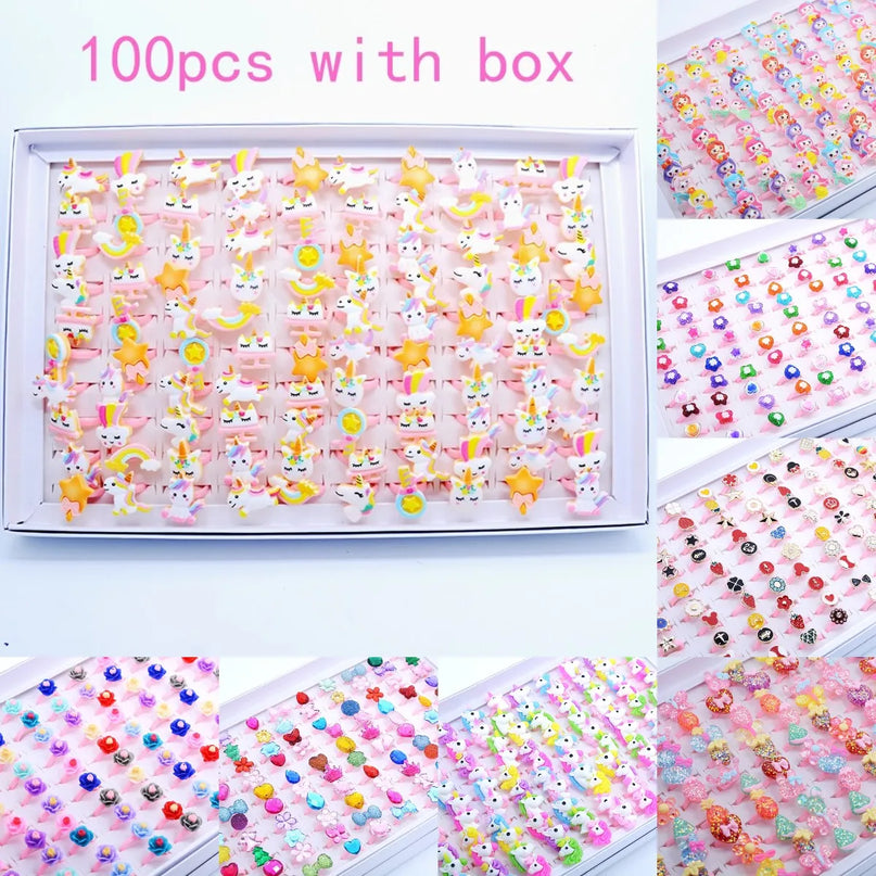 Box mit 100 bunten Einhorn Ringen und Tiermotiven aus Resin, verschiedene Designs und Farben, verstellbare Größe