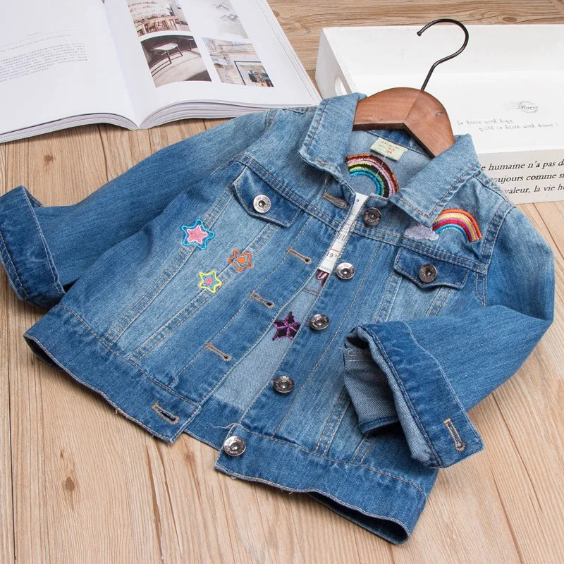Einhorn Jeans Jacke für Kinder mit Cartoon-Stickerei, in klassischem Blau, ideal für alle Jahreszeiten und lässige Looks