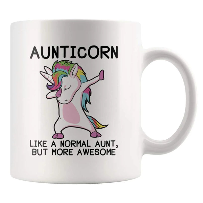 Weiße Keramik Einhorn Tasse mit dem Aufdruck 'Aunticorn - Like a normal Aunt but more awesome', perfekt als Geschenk für Tanten.