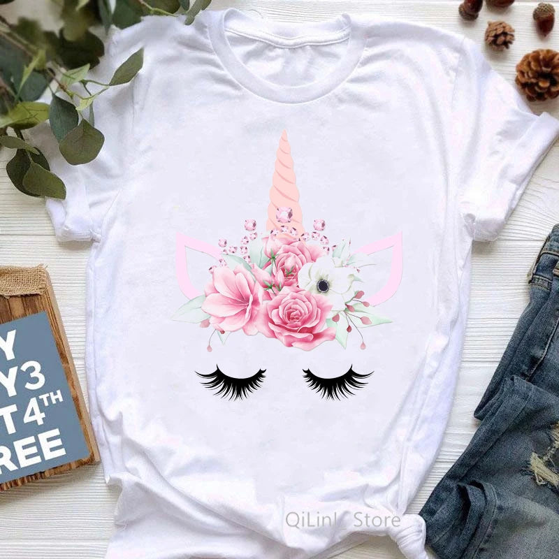 Dein verspieltes Einhorn T-Shirt mit Blüten