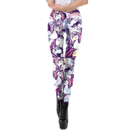 Frau in bunten Einhorn Leggings mit Eiscreme-, Regenbogen- und Buchstaben-Print