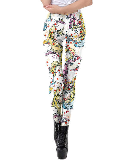 Frau trägt eine farbenfrohe Einhorn Leggings mit Regenbogen-Liebe-Print und lebendigen Farben.