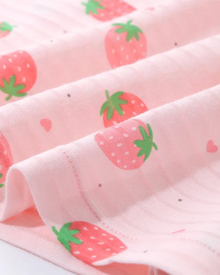 Der zuckersüße Einhorn Pyjama mit Erdbeeren