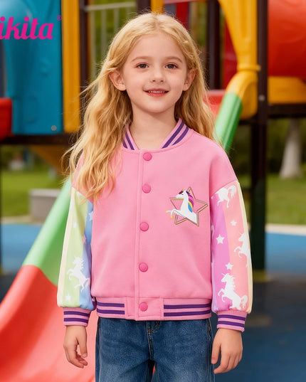 Mädchen in einer rosa Einhorn Jacke mit Regenbogen- und Sternen-Print für Frühling und Herbst