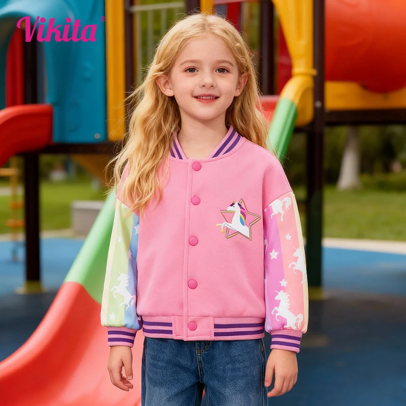 Mädchen in einer rosa Einhorn Jacke mit Regenbogen- und Sternen-Print für Frühling und Herbst