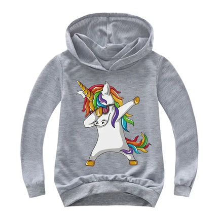 Kind in einem bunten Einhorn Hoodie mit einem Cartoon-Einhorn-Print, geeignet für Jungen und Mädchen von 3 bis 12 Jahren