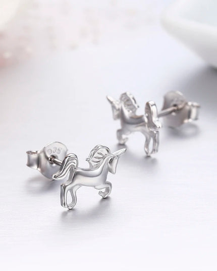 Einhorn Kette aus 925 Sterling Silber mit einem kleinen, glänzenden Einhorn-Stecker als Anhänger