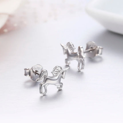 Einhorn Kette aus 925 Sterling Silber mit einem kleinen, glänzenden Einhorn-Stecker als Anhänger