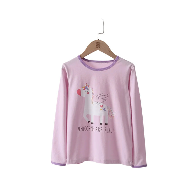 Der zuckersüße Einhorn Pyjama mit Erdbeeren