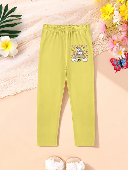 Mädchen in süßer Einhorn Leggings mit Regenbogen- und Cartoon-Einhorn-Print für den Herbst