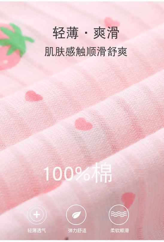 Der zuckersüße Einhorn Pyjama mit Erdbeeren