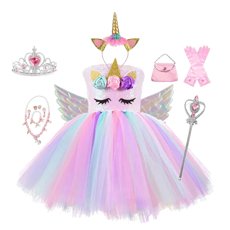 Mädchen trägt ein weißes Riesen Einhorn Tutu Kleid mit bunten Blumen und Tüllrock