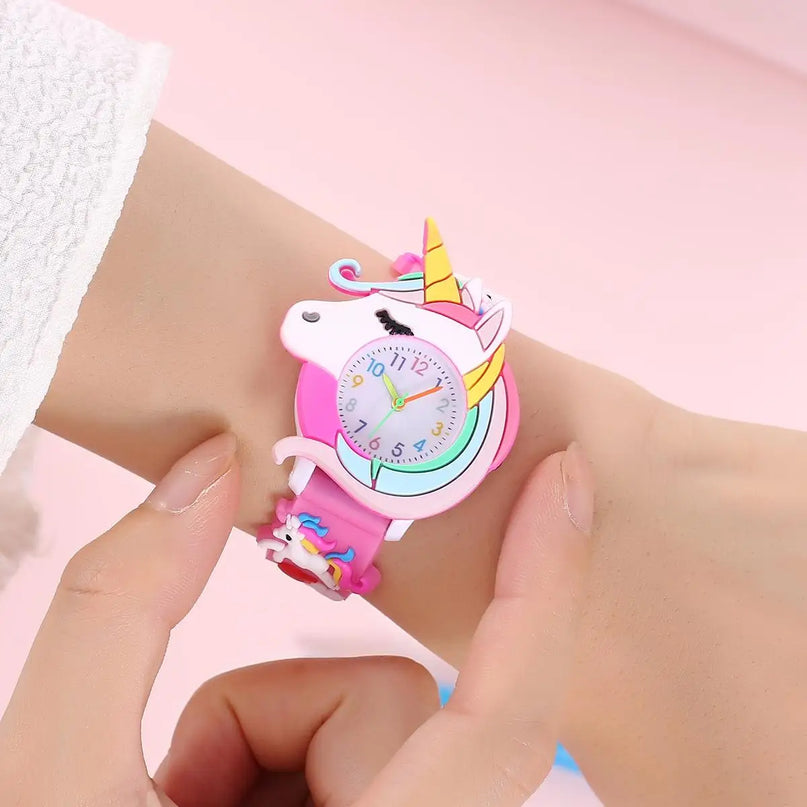 Deine magische Einhorn Uhr mit Saturn-Zauber!