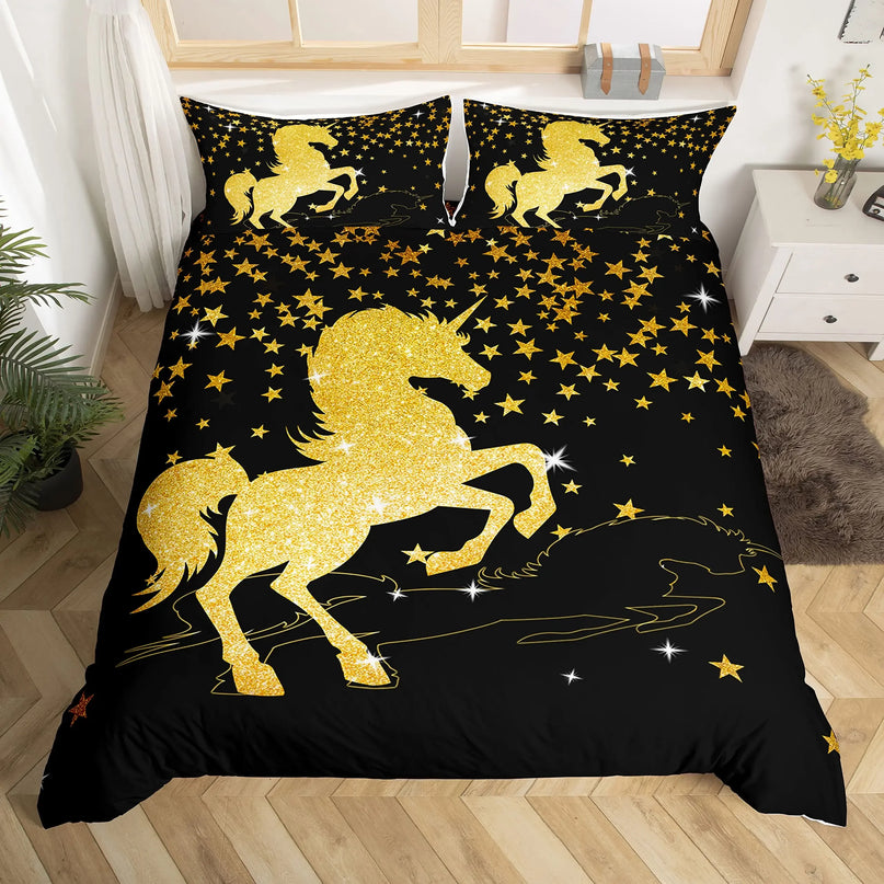 Einhorn Bettwäsche in Lila mit Weltraum- und Galaxie-Motiv, umgeben von Sternen und einem Einhorn
