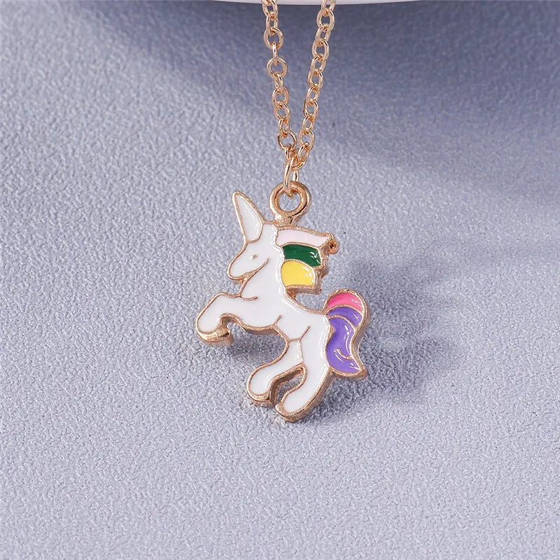 Einhorn Kette mit bunten Enamel-Anhängern, die Einhörner, Regenbogen, Herzen und Blumen zeigen
