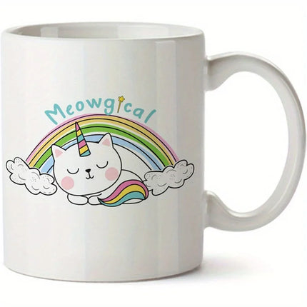 Weiße Einhorn Tasse mit pinker Katze und Regenbogen-Mähne, die einen Einhorn-Hut trägt, Aufschrift 'MEOWGICAL'.