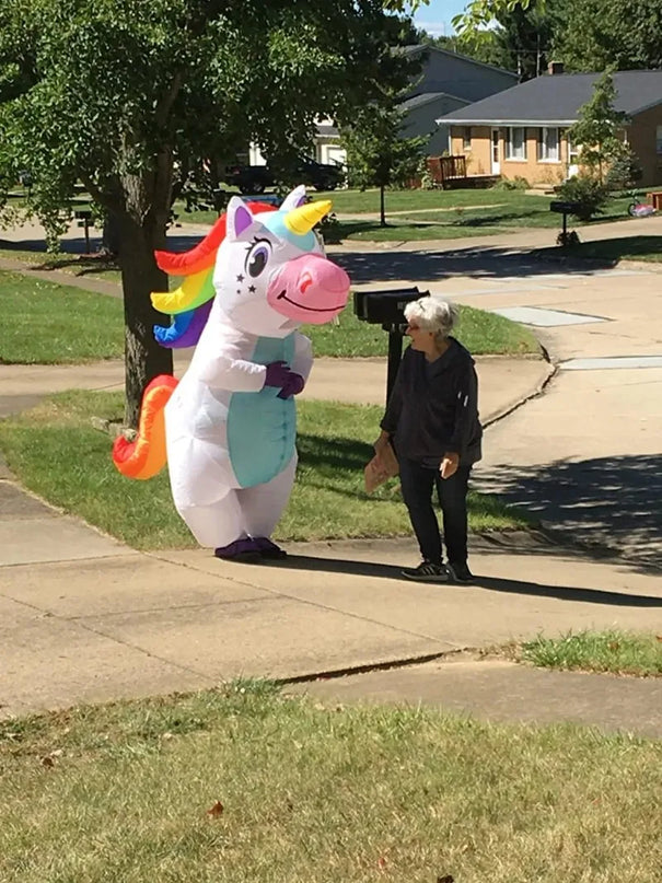 Lila Magie: Dein Aufblasbares Einhorn