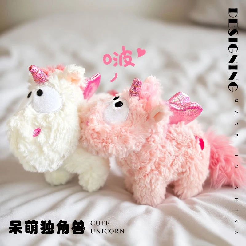 Magisches Einhorn Plüschtier in Weiß mit pinken Akzenten, im Kawaii-Stil, sitzend und sehr weich
