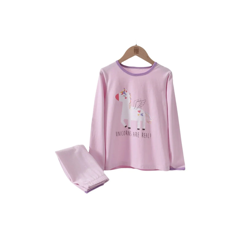 Der zuckersüße Einhorn Pyjama mit Erdbeeren