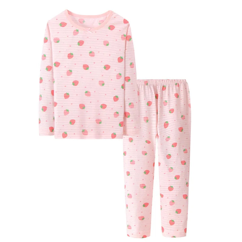 Der zuckersüße Einhorn Pyjama mit Erdbeeren