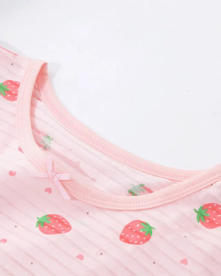 Der zuckersüße Einhorn Pyjama mit Erdbeeren