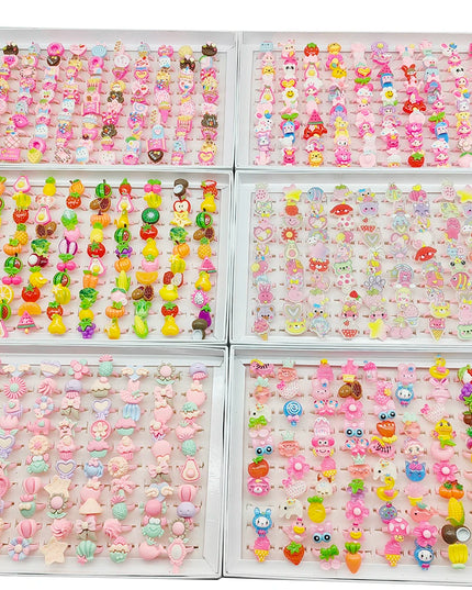 Großes Set von 100 bunten, offenen Kinderringen aus Resin mit verschiedenen Tier-, Lebensmittel- und Fruchtmotiven