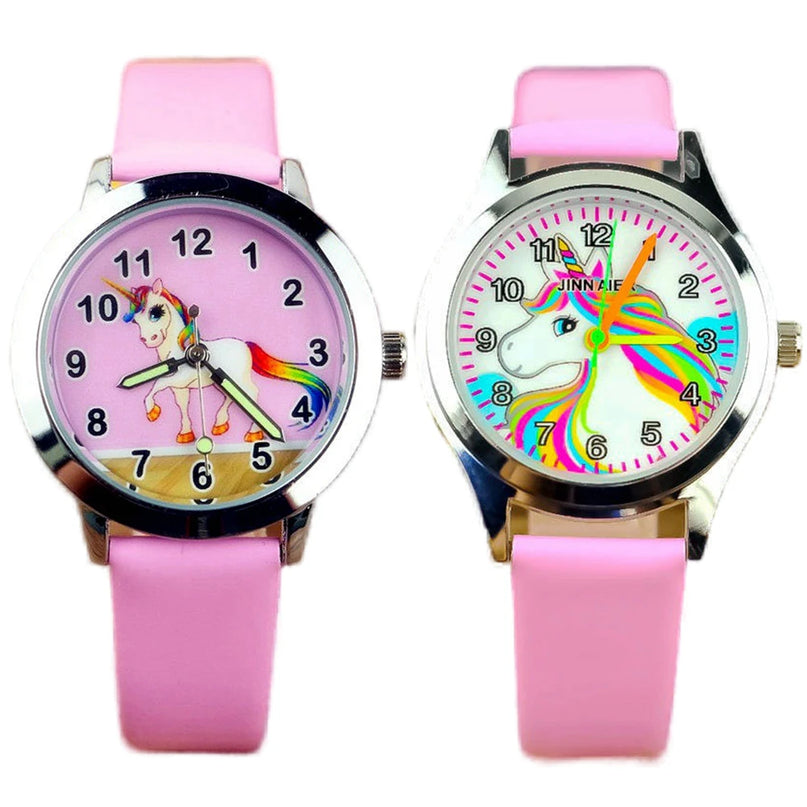 Liebliche Einhorn Uhr mit Schmetterlings- und Blumenmotiven auf einem braunen PU-Lederband