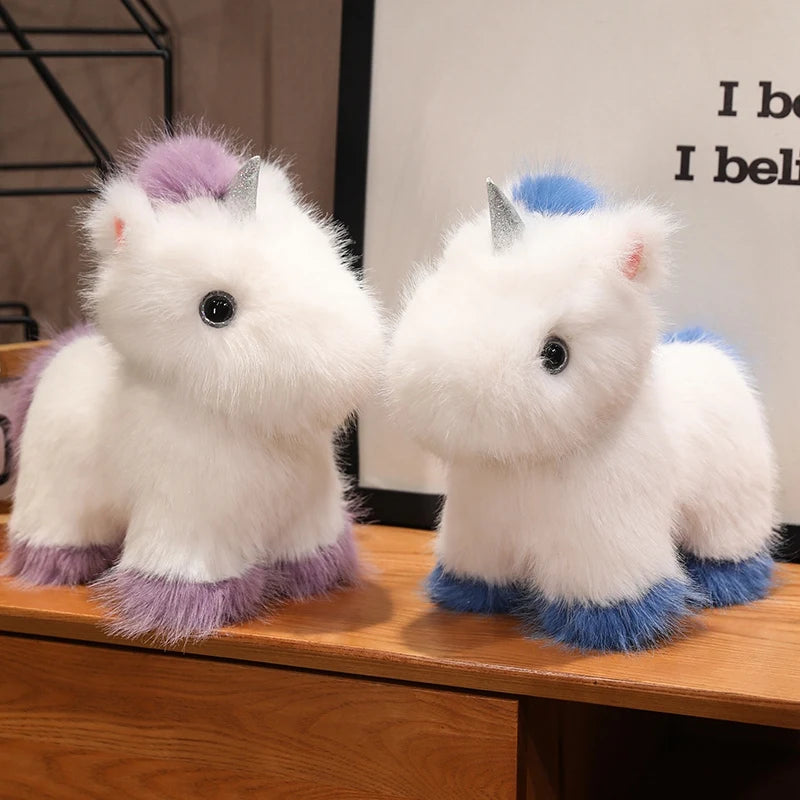 Kleines Regenbogen Einhorn Kissen (27cm) aus weichem Plüsch, perfekt zum Kuscheln und Liebhaben