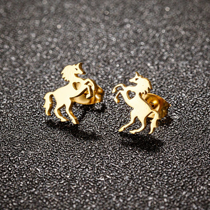 Goldfarbene Einhorn Ohrringe im Vintage-Stil aus Edelstahl, die dein Outfit magisch ergänzen.