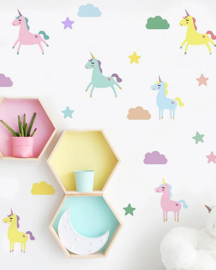 Boho Cartoon Einhorn Wandtattoo im Aquarell-Stil für ein liebevoll dekoriertes Kinderzimmer
