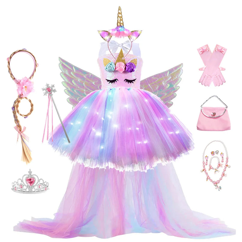 Mädchen in einem langen Einhorn Nachtlicht Ballkleid mit LED-Lichtern, Schleife und Pastellfarben