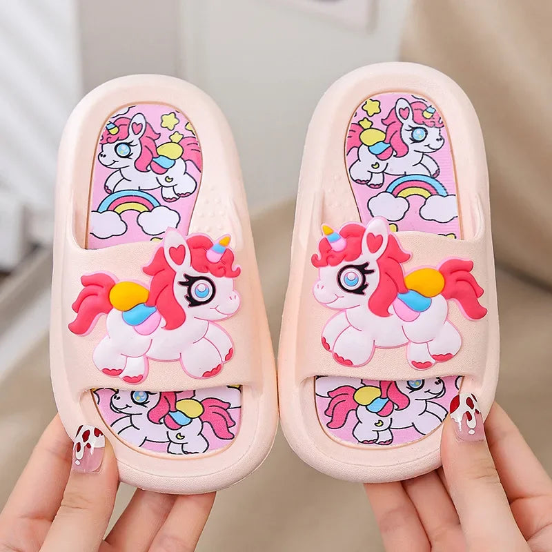 Rote Einhorn Hausschuhe für kleine Abenteuer!