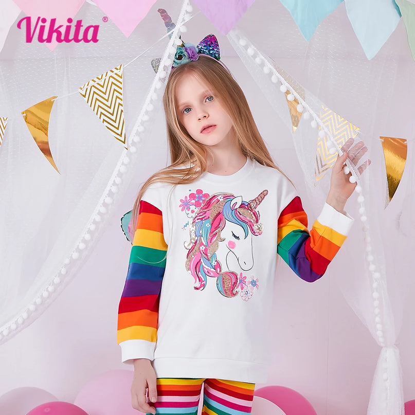Mädchen im VIKITA Einhorn Hoodie mit Pailletten, Einhorn-Blumen-Applikation und Regenbogen-Streifen