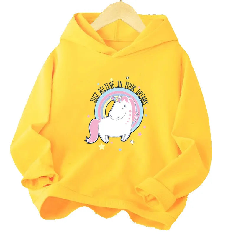 Gelber Einhorn Hoodie für Mädchen mit fröhlichem Cartoon-Einhorn-Motiv auf der Vorderseite, aus Baumwoll-Polyester-Mischung