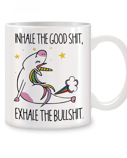 Inspirierende Einhorn Tasse aus Keramik mit einem motivierenden Spruch, perfekt für Frauen und Yoga-Liebhaber, die positive Energie suchen.