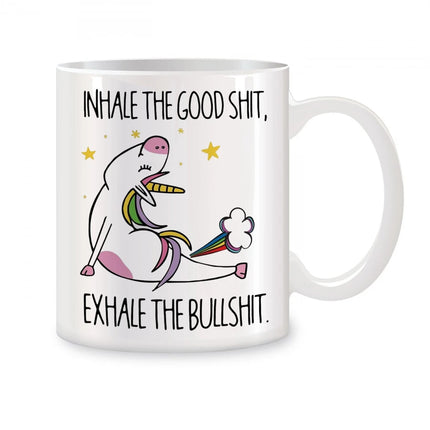 Inspirierende Einhorn Tasse aus Keramik mit einem motivierenden Spruch, perfekt für Frauen und Yoga-Liebhaber, die positive Energie suchen.