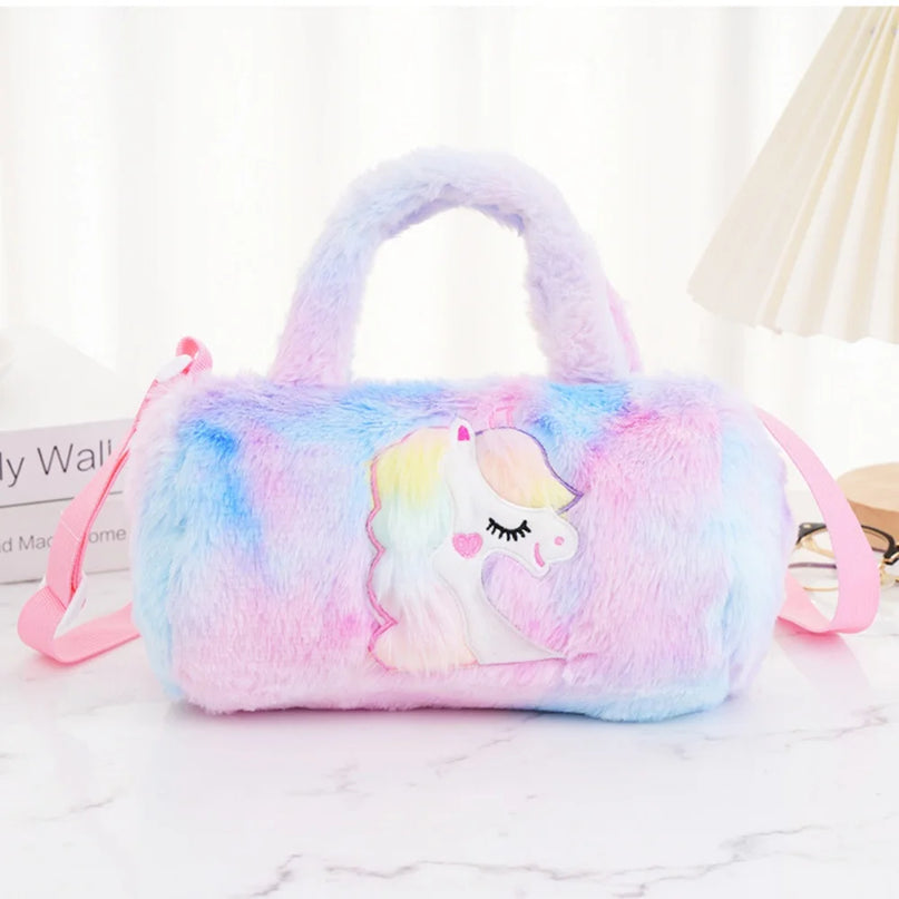 Bunte Einhorn Umhängetasche aus weichem Plüsch mit verstellbarem Gurt und einem fröhlichen Einhorn-Design, ideal für Kinder.