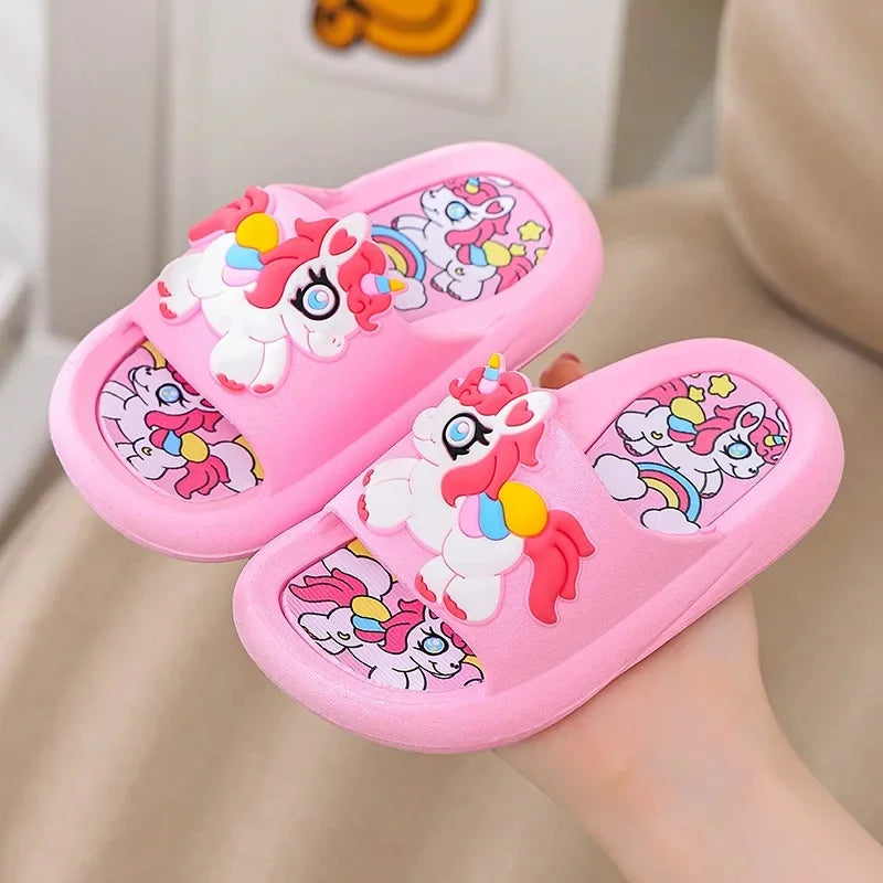 Rote Einhorn Hausschuhe für kleine Abenteuer!