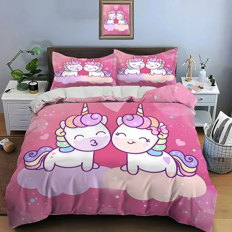 Süße Cartoon Einhorn Bettwäsche mit einem lächelnden Einhorn-Print, umgeben von Sternen und Wolken.