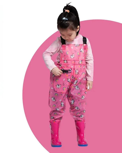 Wasserdichte pinke Kinder-Wathose mit bunten Einhorn-Motiven und integrierten Gummistiefeln