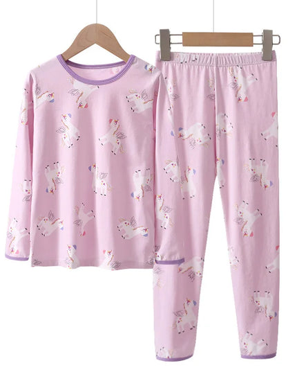 Der zuckersüße Einhorn Pyjama mit Erdbeeren