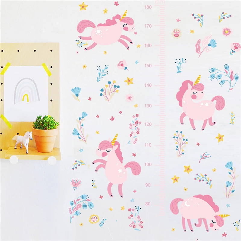 Pinkes Einhorn Wandtattoo mit Höhenmesser