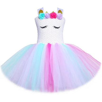 Mädchen im süßen Einhorn Tutu Kleid in Pastellfarben mit Blumen, ideal für Geburtstagsfeiern.