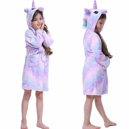 Einhorn Pyjama aus Flannel für Kinder in Regenbogenfarben mit Kapuze und Horn, ideal für gemütliche Abende