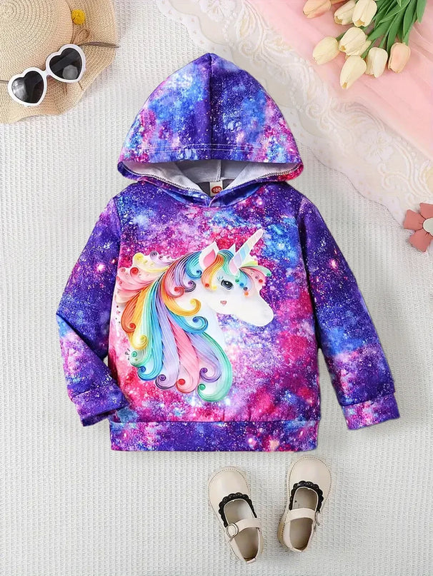 Mädchen im Einhorn Hoodie mit funkelndem 3D-Sternenprint, ideal für den Herbst und legere Anlässe